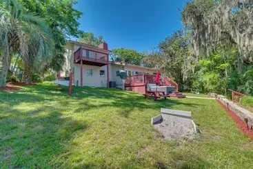 コテージ Ocklawaha Lake House W/ Private Hot Tub & Views!