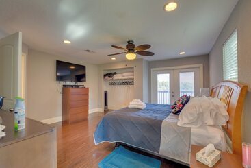 بيت ريفى Ocklawaha Lake House W/ Private Hot Tub & Views!