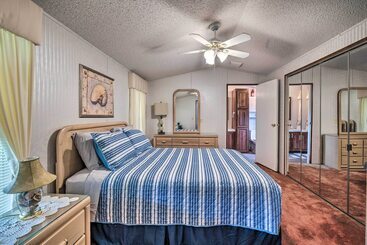 بيت ريفى Peaceful Canal Front Retreat W/ Boathouse!