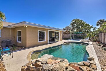Dom wiejski Pet Friendly Merritt Island Home W/ Heated Pool