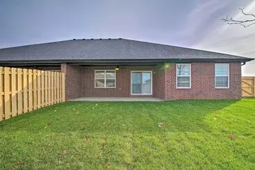 Mökkimajoitus Pet Friendly Ozark Home W/ Yard & Patio
