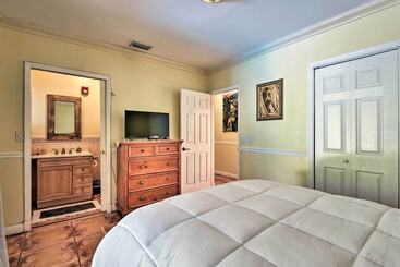 Dom wiejski Quaint Central Miami Bungalow: 10 Mi To Mid Beach!