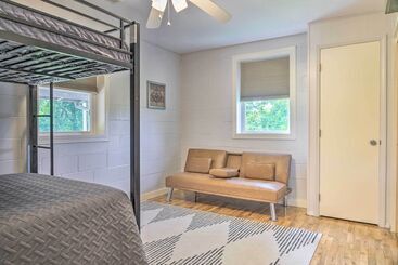 بيت ريفى Quiet Country Home In Ava With Chic Interior!