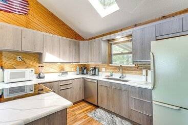 Sunrise Beach Cottage W/ Dock & Boat Launch!