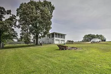 コテージ Traditional Country Home In De Soto W/ Yard!