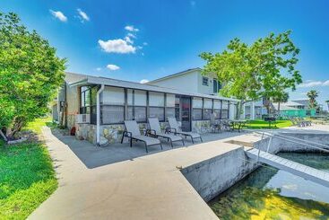 Gîte Rural Waterfront Hernando Beach Home W/ Dock & Hot Tub!