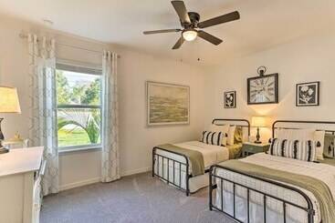 Dom wiejski Beautiful Port St Lucie Home W/ Hot Tub!