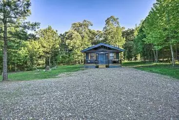 Vakantiehuisje Serene Broken Bow Cabin W/ Fire Pit & Gas Grill!