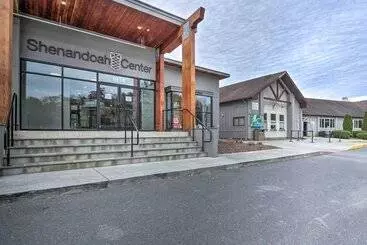 Mökkimajoitus Fireside Lodge: A Frame In Bryce Resort W/ Decks