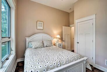 بيت ريفى Grand Rapids Area Lakefront House W/ Dock