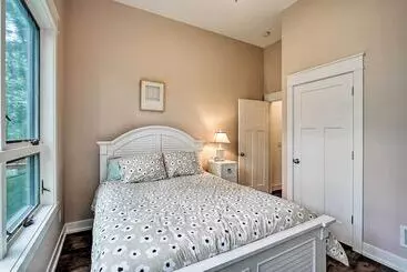 Mökkimajoitus Grand Rapids Area Lakefront House W/ Dock