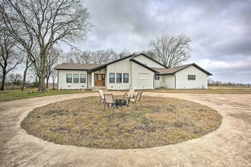 بيت ريفى Modern Farmersville Home W/ Patio