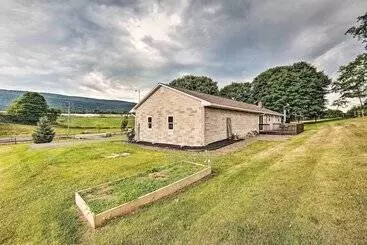 コテージ Peaceful Belleville Retreat W/ Farm Views!