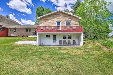 コテージ Roomy Montour Falls Retreat W/ Private Pool!