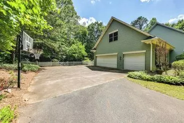 Mökkimajoitus Sherrills Ford Escape W/ Hot Tub, Deck & Yard