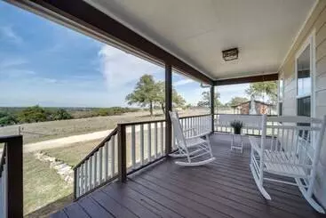 コテージ Charming Hill Country Home W/ Fire Pit & Hot Tub!