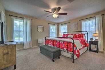 بيت ريفى Cozy Retreat W/ Hot Tub & Fire Pit: Close To Main!