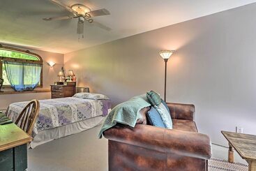 بيت ريفى Lakeside Iola Hideaway: Stunning Nature Views