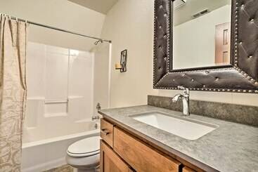 קוטג'' Modern Retreat W/ Hot Tub   Steps To Lake Chelan!