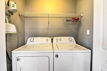 קוטג'' Quiet Morristown Hideaway W/ Deck & Fire Pit!