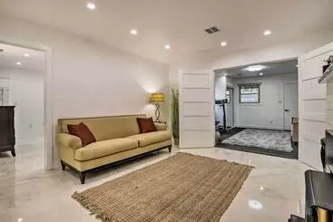 Mökkimajoitus Renovated Griffith Family Home In Chicagoland Area