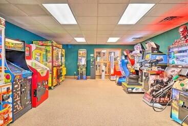 茅舍 Sapphire Retreat W/ 2 Decks, Views & Resort Access