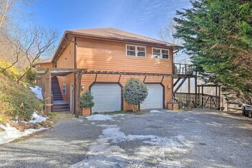 Dom wiejski Scenic Pet Friendly House W/ Private Hot Tub!