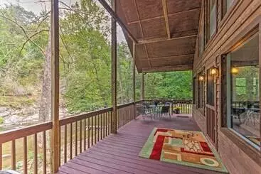 コテージ Creekside Weaverville Home   16 Miles To Asheville