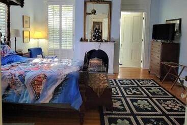 Fairfax Bed And Breakfast