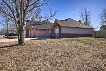 Mökkimajoitus Family Home W/ Yard ~ 15 Mi To Downtown!