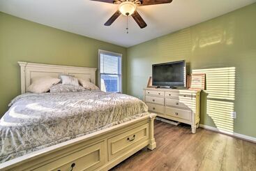 بيت ريفى Lakefront Lexington Escape: Steps To Beach!