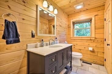 コテージ Londonderry Chalet W/ Deck, Fire Pit & Views!