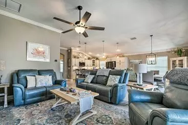 コテージ Modern Florida Home W/ Lanai & Pools!