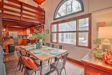 コテージ Deck & Fire Pit: Cozy Pocono Mountain Home