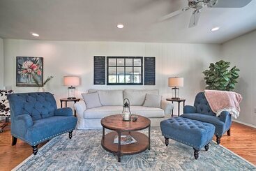 コテージ Hayesville Lake Getaway W/ Balcony & Mtn Views!