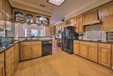 Vidéki Ház Sunny Seguin Retreat W/ Canoes On Guadalupe River!