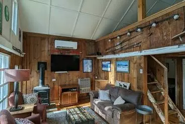 コテージ Pond View Cabin Rustic Two Bedroom Loft, A Short Drive To Chittenden Reservoir, Killington & Rutland