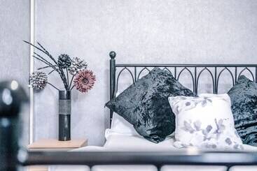 إقامة Stunning Three Bed House In Bradford