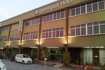 Hotel Queenspark Lovita
