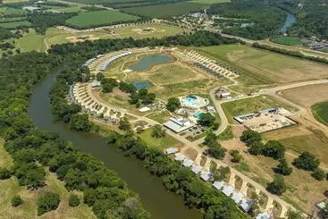 استراحتگاه Camp Fimfo Waco