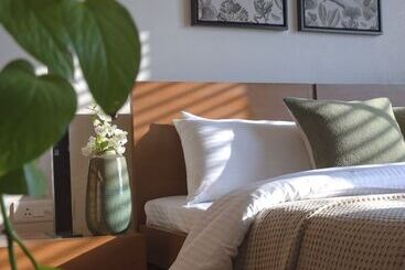 בית מלון כפרי Life At Repose: Lake Villas Resort & Club