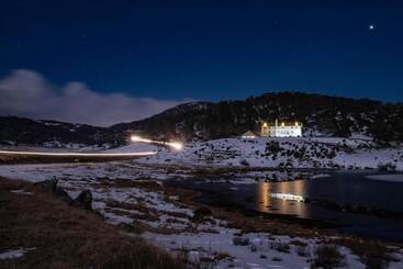 Отель Sponars Chalet