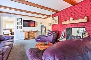 Lakefront Hartland Cottage W/ Patio & Fire Pits!