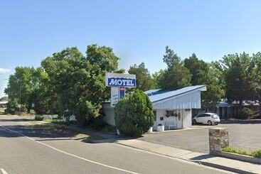 Majestic Rockies Motel