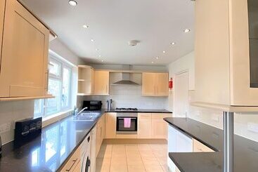 住所  Airport Comfy Stay