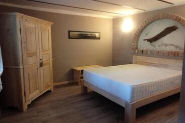 Lagaressina Suite Anna Jacuzzi & Spa