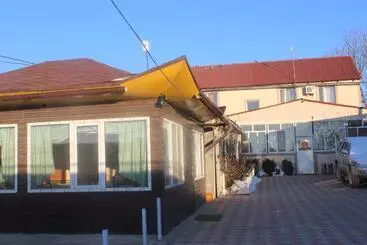 پانسیون Dungan House
