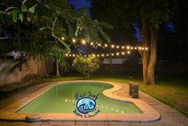 هاستل Habitaciones Dobles 2 O 4 Personas Eco Surf Hostal