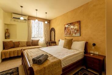 Resort Elmanzool Carmel Lodging