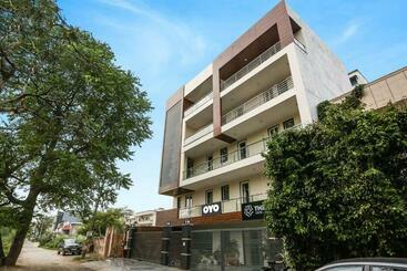 Hotel Townhouse 1247 The Adore Inn